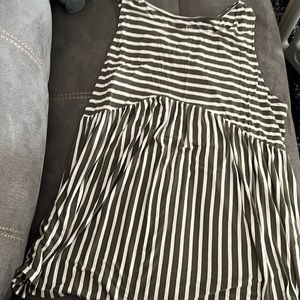 Ingrid & Isabel maternity olive green and white stripes sleeveless shirt. SizeXL